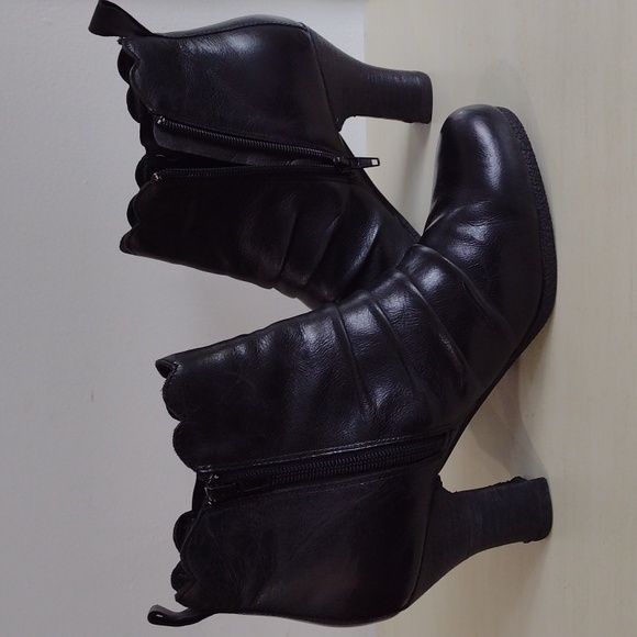 Miz Mooz Black Ankle Boots With Heel Size 9 - Picture 6 of 10